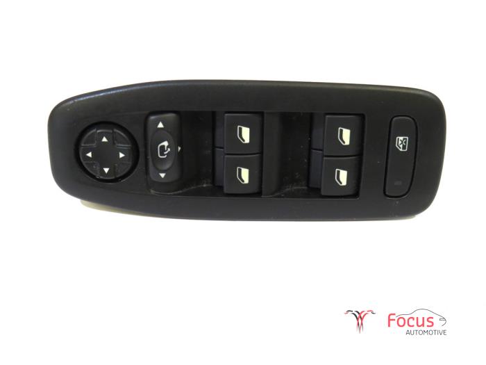 Usados Interruptor combinado de ventanillas Peugeot 2008 (CU) 1.2 12V e-THP PureTech 110 Precio € 65,00 Norma de margen ofrecido por Focus Automotive