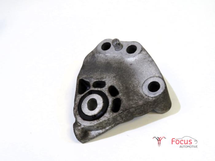 Used Engine mount Opel Astra K 1.2 Turbo 12V Price € 25,00 Margin scheme offered by Focus Automotive