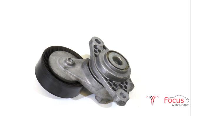 Usados Rodillo tensor correa múltiple Opel Astra K 1.2 Turbo 12V Precio € 25,00 Norma de margen ofrecido por Focus Automotive