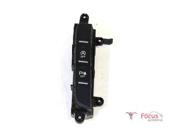 Usados Interruptor PDC Kia Ceed (CDB5/CDBB) 1.0i T-GDi 12V Precio € 25,00 Norma de margen ofrecido por Focus Automotive