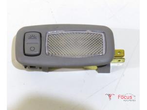 Usados Luz interior delante Kia Ceed (CDB5/CDBB) 1.0i T-GDi 12V Precio € 14,95 Norma de margen ofrecido por Focus Automotive