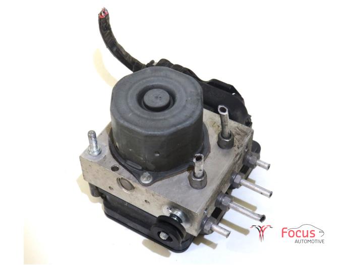 Begagnade ABS-pump Renault Twingo III (AH) 1.0 SCe 70 12V Pris € 49,95 Marginaltabell erbjuds av Focus Automotive