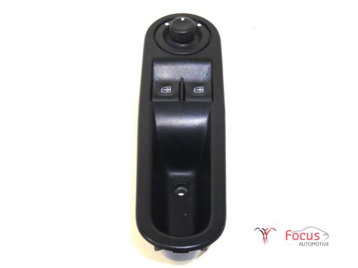 Usados Interruptor combinado de ventanillas Renault Twingo III (AH) 1.0 SCe 70 12V Precio € 24,95 Norma de margen ofrecido por Focus Automotive