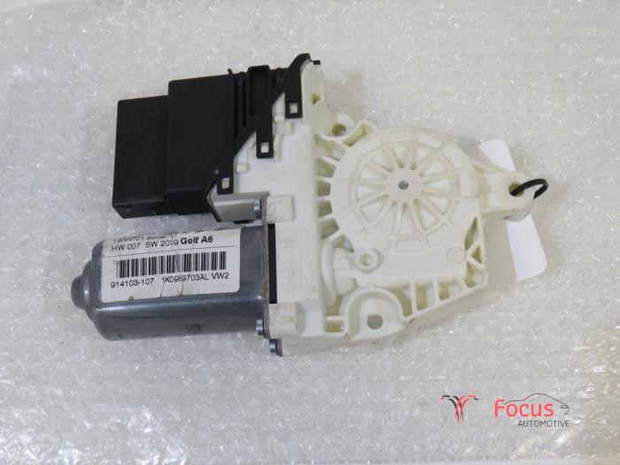 Usados Motor de ventanilla de puerta Volkswagen Golf VI (5K1) 1.4 TSI 122 16V Precio € 15,00 Norma de margen ofrecido por Focus Automotive