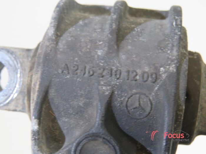 Engine mount from a Mercedes-Benz A (W176) 1.5 A-180 CDI, A-180d 16V 2015