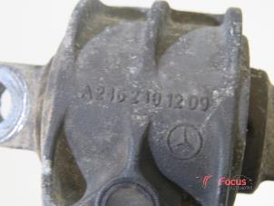 Engine mount from a Mercedes-Benz A (W176) 1.5 A-180 CDI, A-180d 16V 2015