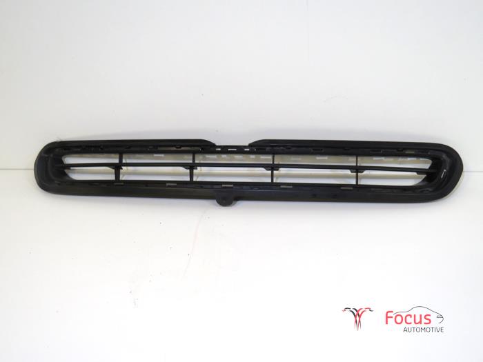 Używane Grill Fiat 500X (334) 1.6 E-torq 16V Cena € 29,95 Procedura marży oferowane przez Focus Automotive