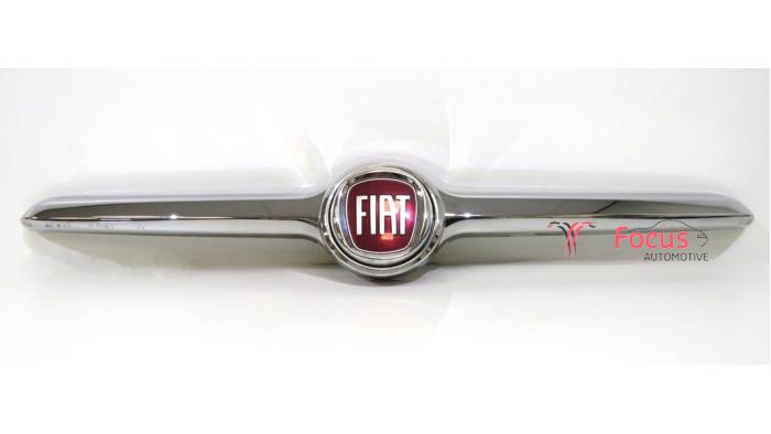 Używane Emblemat Fiat 500X (334) 1.6 E-torq 16V Cena € 115,00 Procedura marży oferowane przez Focus Automotive