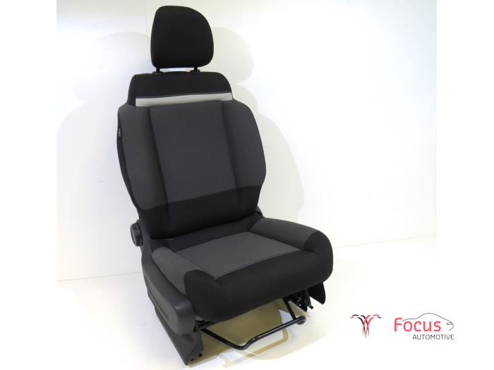 Używane Fotel prawy Citroen C3 Aircross I (2C/2R) 1.2 PureTech 82 Cena € 225,00 Procedura marży oferowane przez Focus Automotive