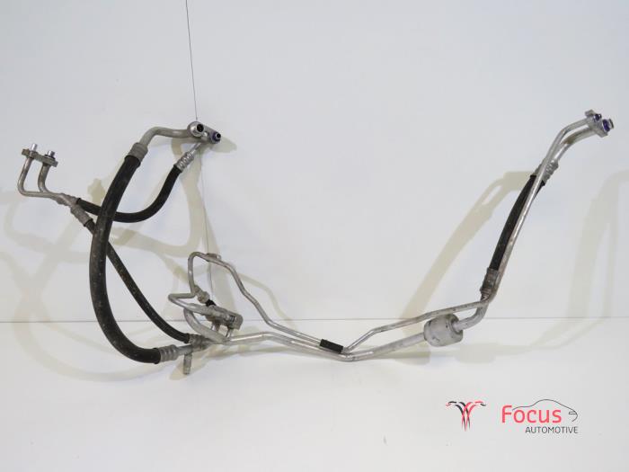 Begagnade Luftkonditioneringsledning Opel Corsa E 1.4 16V Pris € 69,95 Marginaltabell erbjuds av Focus Automotive