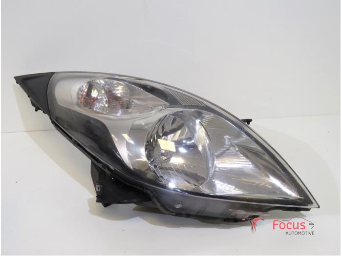 Używane Reflektor prawy Chevrolet Spark (M300) 1.0 16V Cena € 100,00 Procedura marży oferowane przez Focus Automotive