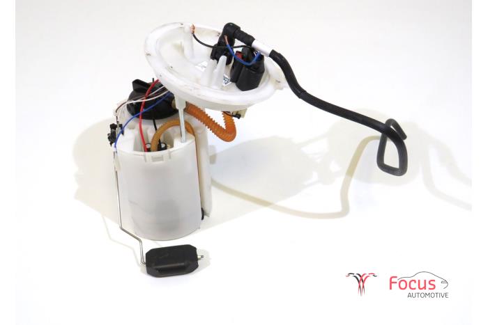 Usagé Pompe à carburant Volkswagen Golf VIII Variant (GC5) 1.5 eTSI 16V Prix € 34,95 Règlement à la marge proposé par Focus Automotive