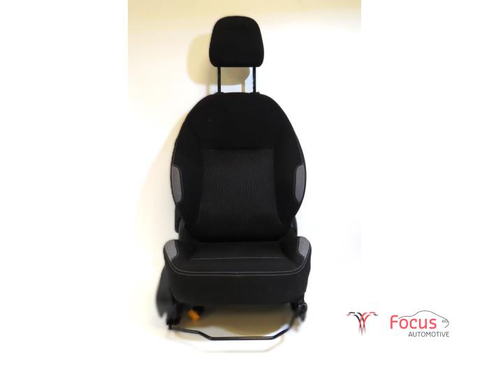 Używane Fotel prawy Peugeot 208 I (CA/CC/CK/CL) 1.2 Vti 12V PureTech 82 Cena € 99,95 Procedura marży oferowane przez Focus Automotive