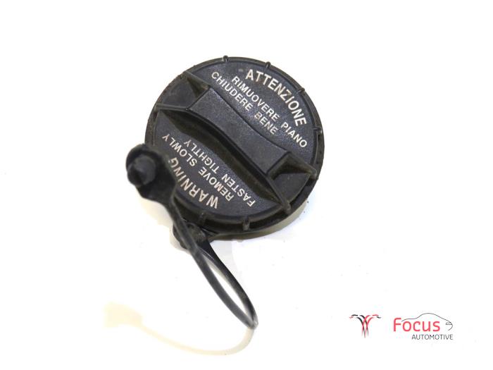 Begagnade Tanklock Kia Stonic (YB) 1.4 MPI 16V Pris € 14,95 Marginaltabell erbjuds av Focus Automotive