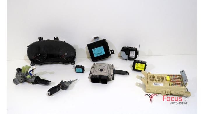 Used Ignition lock + computer Kia Stonic (YB) 1.4 MPI 16V Price € 375,00 Margin scheme offered by Focus Automotive