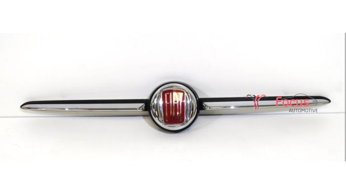 Używane Grill Fiat 500 (312) 0.9 TwinAir 80 Cena € 124,95 Procedura marży oferowane przez Focus Automotive