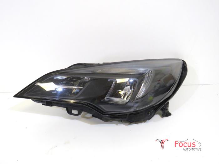 Używane Reflektor lewy Opel Astra K Sports Tourer 1.2 Turbo 12V Cena € 299,95 Procedura marży oferowane przez Focus Automotive