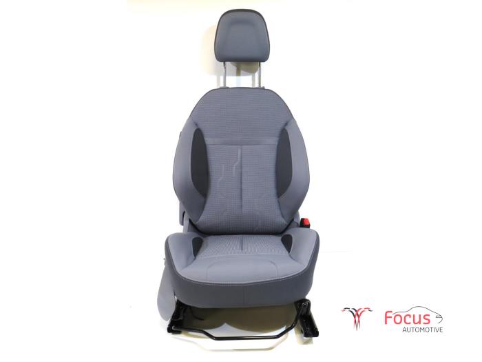 Używane Fotel prawy Peugeot 208 I (CA/CC/CK/CL) 1.2 Vti 12V PureTech 82 Cena € 199,95 Procedura marży oferowane przez Focus Automotive