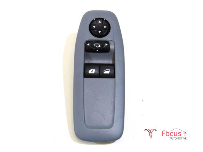 Usados Interruptor combinado de ventanillas Peugeot 208 I (CA/CC/CK/CL) 1.2 Vti 12V PureTech 82 Precio € 49,95 Norma de margen ofrecido por Focus Automotive