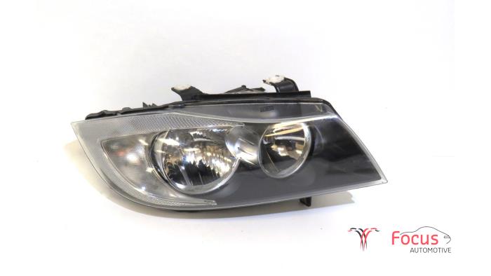Używane Reflektor prawy BMW 3 serie (E90) 320d 16V Cena € 74,95 Procedura marży oferowane przez Focus Automotive