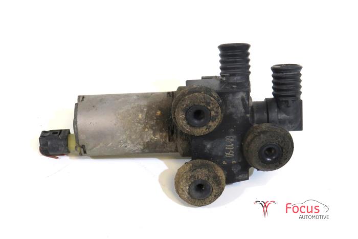 Begagnade Extra vattenpump BMW 3 serie (E90) 320d 16V Pris € 24,95 Marginaltabell erbjuds av Focus Automotive