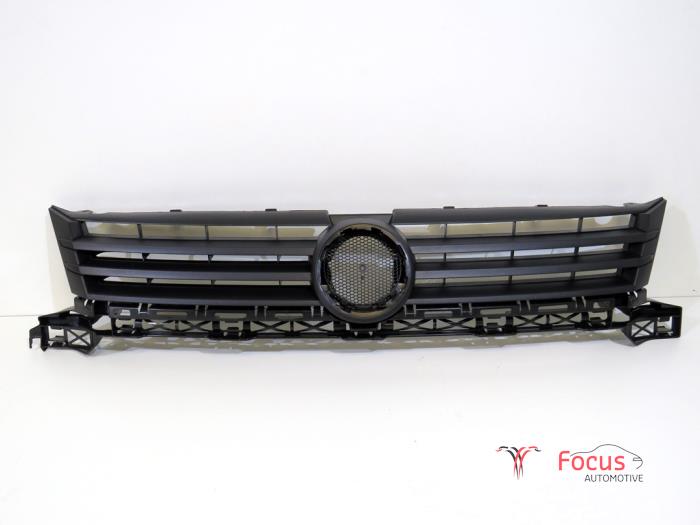 Nowe Grill Volkswagen Caddy Combi III (2KB,2KJ) 1.2 TSI Cena € 57,48 Z VAT oferowane przez Focus Automotive