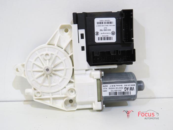 Używane Modul centralnego zamka Volkswagen Caddy Combi IV 1.4 TGI EcoFuel Cena € 24,95 Procedura marży oferowane przez Focus Automotive