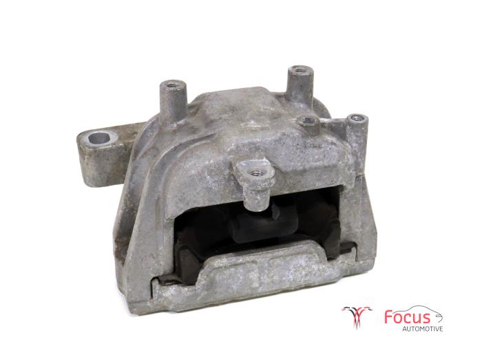 Used Engine mount Volkswagen Caddy Combi IV 2.0 TDI 102 Price € 18,15 Inclusive VAT offered by Focus Automotive