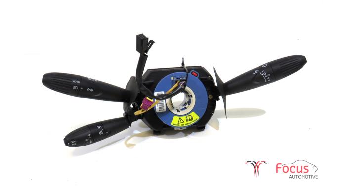 Usados Interruptor combinado columna de dirección Fiat 500C (312) 1.2 69 Precio € 150,00 Norma de margen ofrecido por Focus Automotive