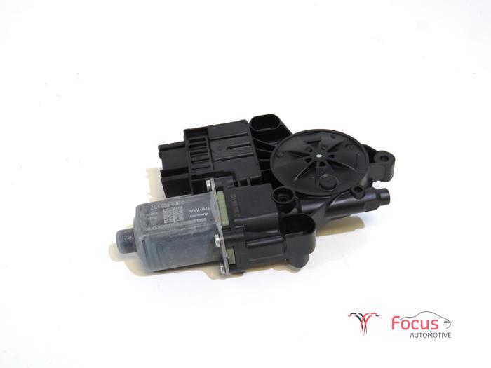 Usados Motor de ventanilla de puerta Volkswagen Polo VI (AW1) 1.0 MPi 12V Precio € 24,95 Norma de margen ofrecido por Focus Automotive