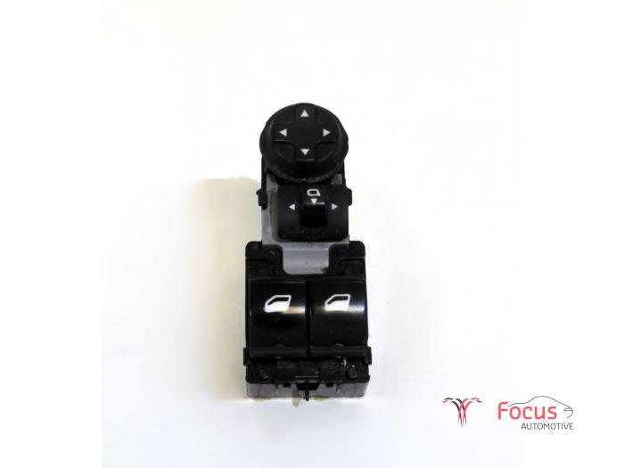 Usados Interruptor combinado de ventanillas Citroen Berlingo 1.5 BlueHDi 130 Precio € 44,95 Norma de margen ofrecido por Focus Automotive