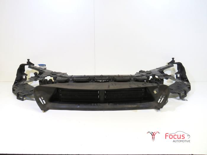 Begagnade Front Volvo V40 (MV) 2.0 D2 16V Pris € 375,00 Marginaltabell erbjuds av Focus Automotive