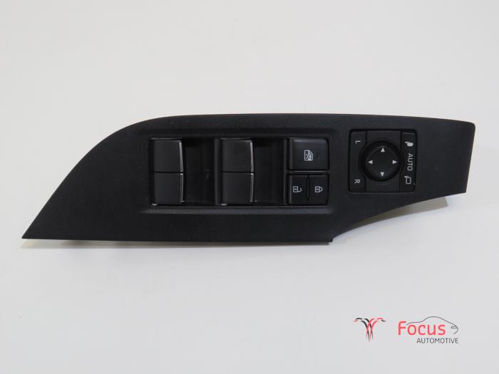 Usados Interruptor combinado de ventanillas Toyota RAV4 (A5) 2.5 Hybrid 16V Precio € 74,95 Norma de margen ofrecido por Focus Automotive