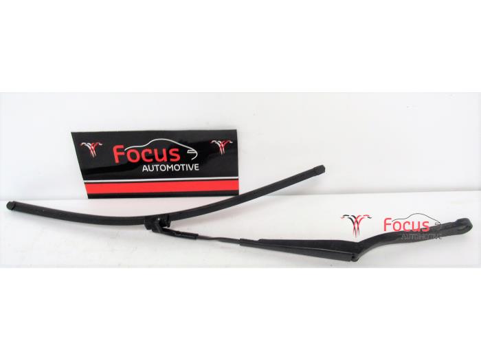 Rear wiper blade arm