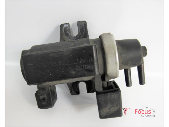 Turbo relief valve from a BMW 1 serie (E87/87N) 118d 16V 2005