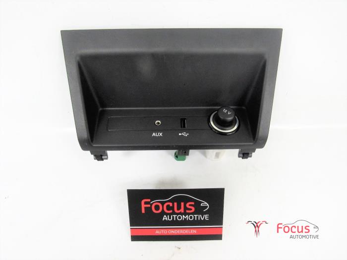 Usagé Divers Skoda Fabia III Combi (NJ5) 1.2 TSI 16V Greentech Prix € 15,00 Règlement à la marge proposé par Focus Automotive