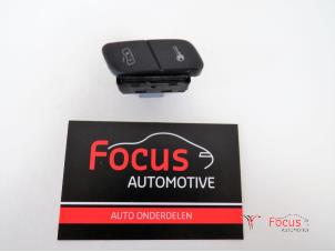 Used Central locking switch Volkswagen Polo IV (9N1/2/3) 1.2 Price € 5,00 Margin scheme offered by Focus Automotive