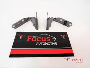 Used Bonnet Hinge Volkswagen Polo IV (9N1/2/3) 1.2 Price € 10,00 Margin scheme offered by Focus Automotive