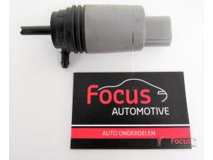 Used Windscreen washer pump BMW 3 serie (E90) 318i 16V Price € 15,00 Margin scheme offered by Focus Automotive