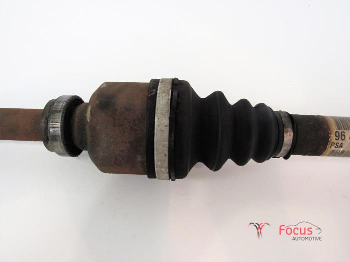 Front drive shaft, right from a Citroën Xsara Picasso (CH) 1.6i 2005