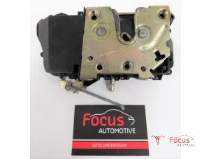 Usagé Serrure avant gauche Citroen Xsara Picasso (CH) 1.6i Prix € 19,95 Règlement à la marge proposé par Focus Automotive