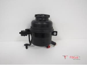 Used Power steering fluid reservoir BMW X1 (E84) xDrive 18d 2.0 16V Price € 10,00 Margin scheme offered by Focus Automotive