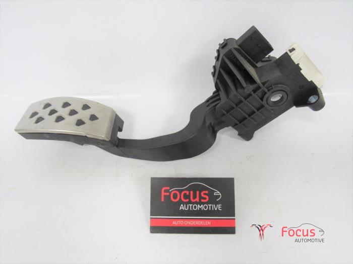 Throttle pedal position sensor from a Opel Corsa D 1.3 CDTi 16V ecoFLEX 2012