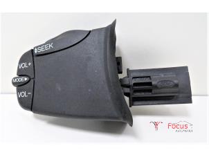 Usagé Commande radio volant Ford Fiesta 5 (JD/JH) 1.3 Prix € 15,00 Règlement à la marge proposé par Focus Automotive