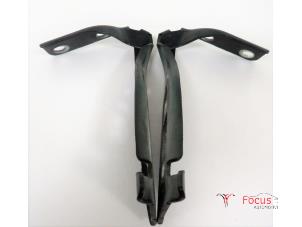 Used Bonnet Hinge Ford Fiesta 5 (JD/JH) 1.3 Price € 15,00 Margin scheme offered by Focus Automotive