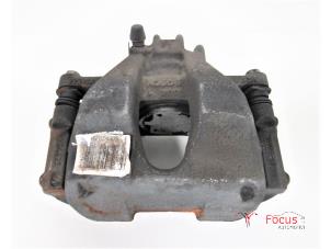 Used Front brake calliper, right Peugeot 308 (4A/C) 1.6 VTI 16V Price € 25,00 Margin scheme offered by Focus Automotive
