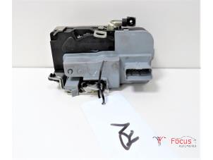 Gebrauchte Türschlossmechanik 2-türig rechts Peugeot 206+ (2L/M) 1.1 XR,XS Preis € 19,95 Margenregelung angeboten von Focus Automotive
