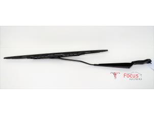 Used Front wiper arm Peugeot 206+ (2L/M) 1.1 XR,XS Price € 10,00 Margin scheme offered by Focus Automotive