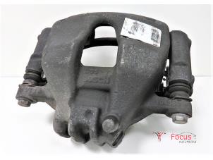 Used Front brake calliper, right Peugeot 308 (4A/C) 1.6 HDi 16V Price € 25,00 Margin scheme offered by Focus Automotive