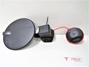 Used Tank cap cover Opel Zafira (M75) 1.7 CDTi 16V Price € 10,00 Margin scheme offered by Focus Automotive